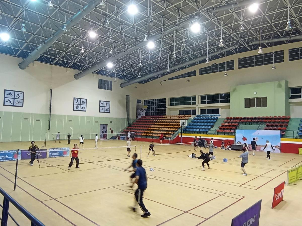 Sân Cầu Lông Nhà Thi Đấu Bách Khoa