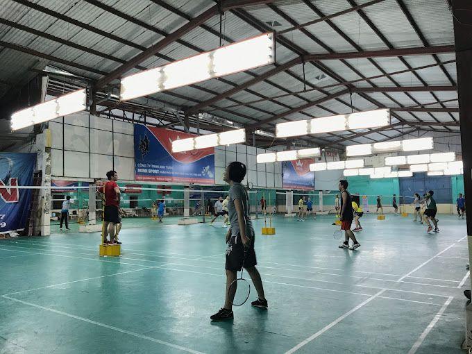 Sân cầu lông Long Viên