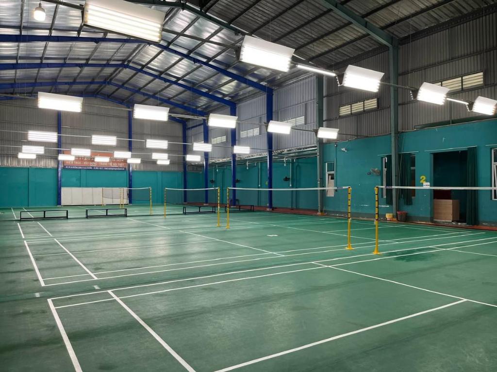 Sân cầu lông Tân Hưng Thuận