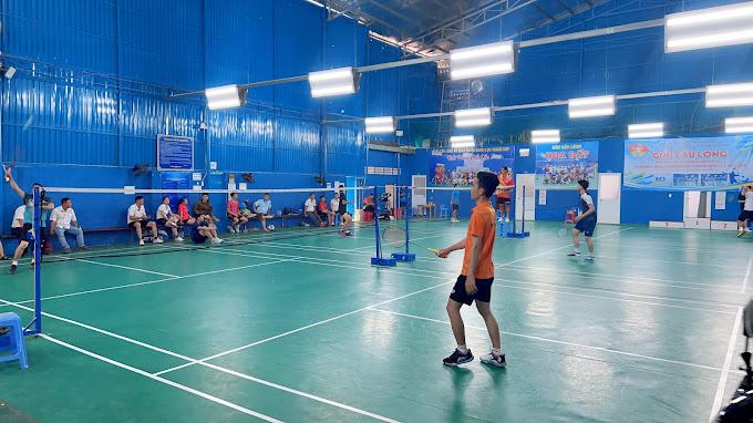 Sân Cầu Lông Hoa Đất