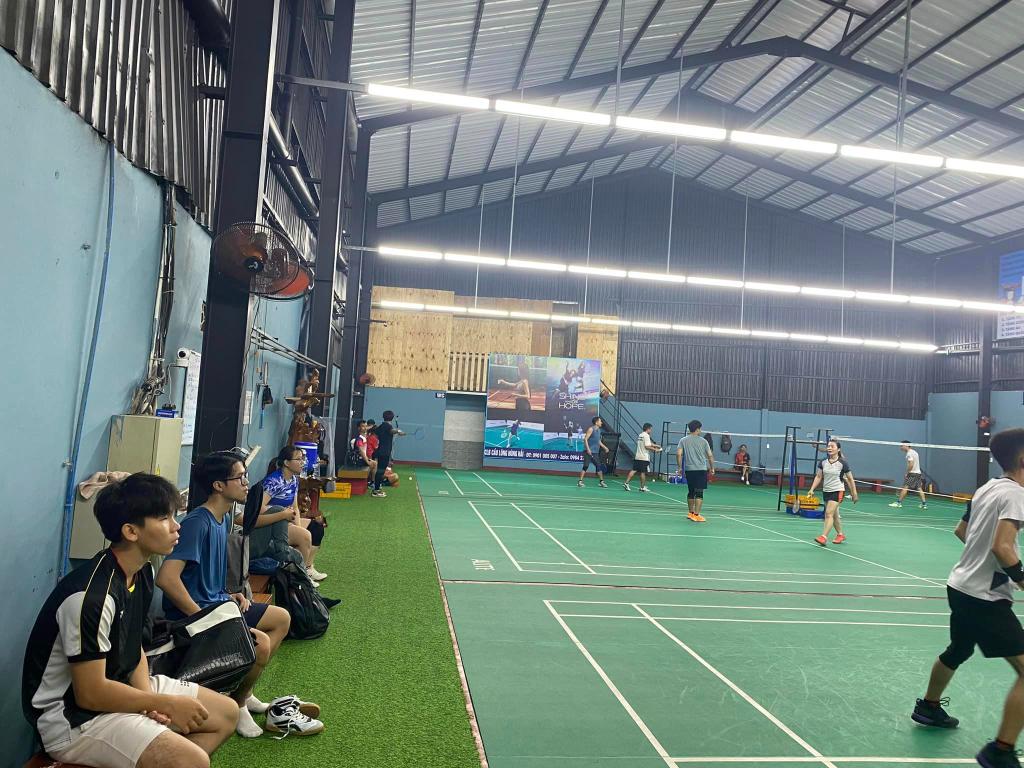 Sân Sầu Lông Hùng Hải