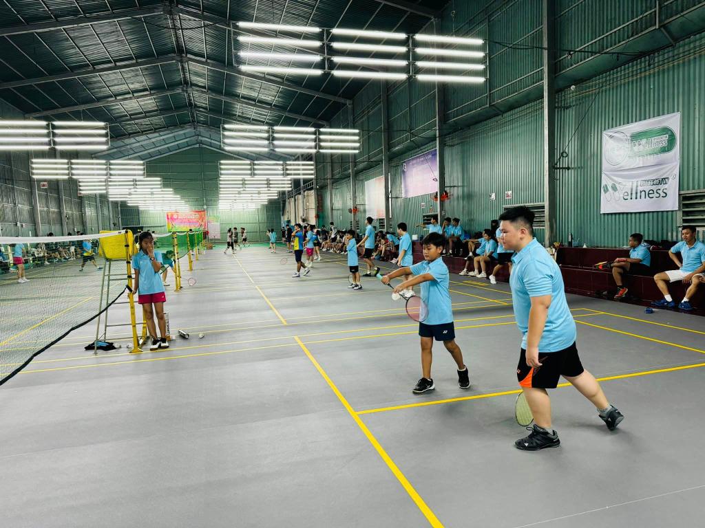 Sân Cầu Lông Hoàng Long