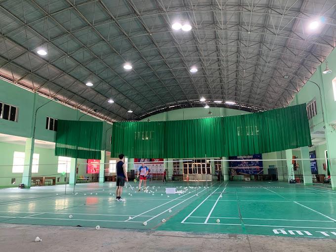 Sân Cầu Lông Trường CĐ Lương Thực - Thực Phẩm