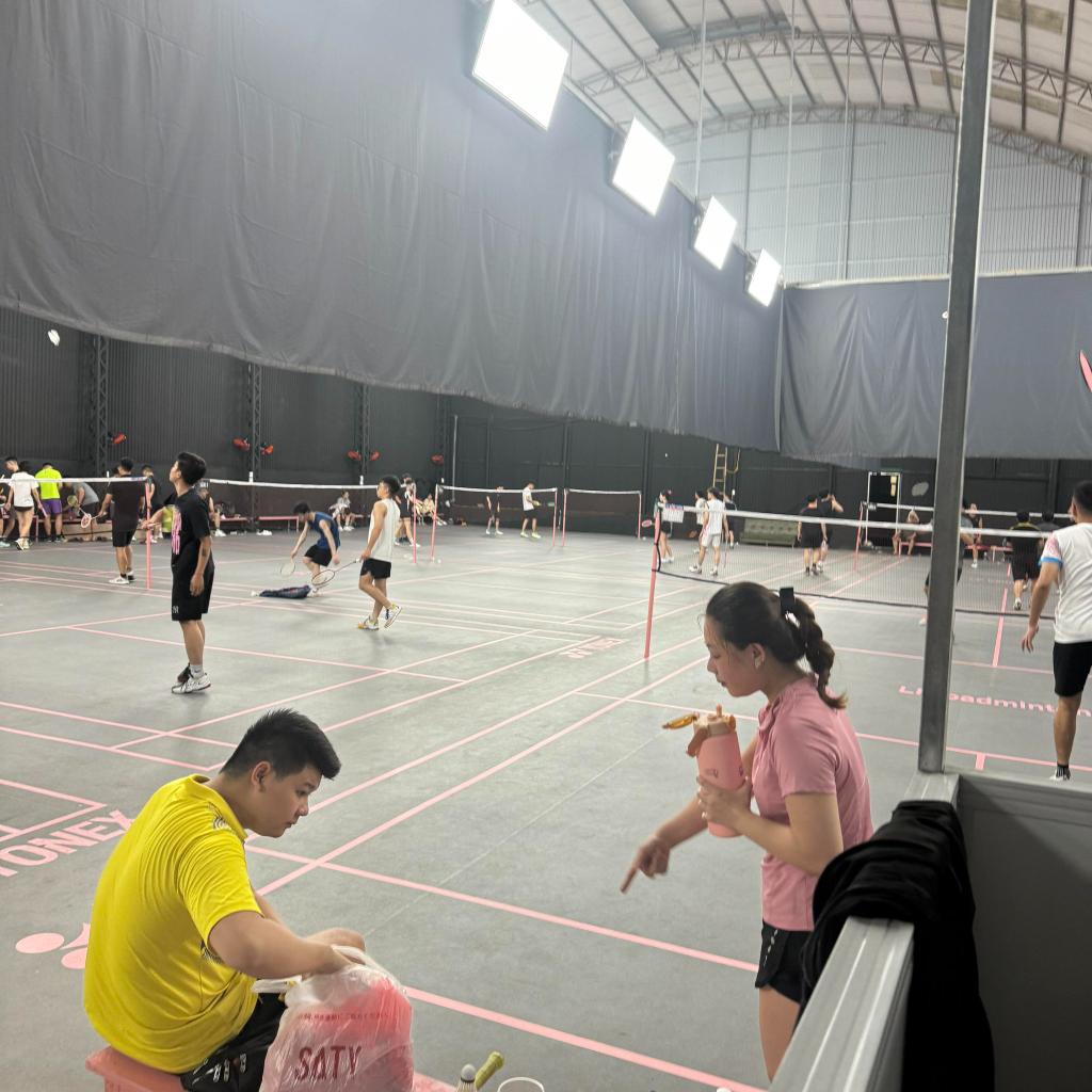 Sân Cầu Lông Cảnh Hồ 