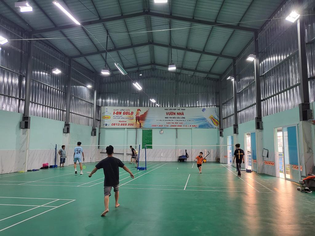 Sân Cầu Lông Vườn Nhà