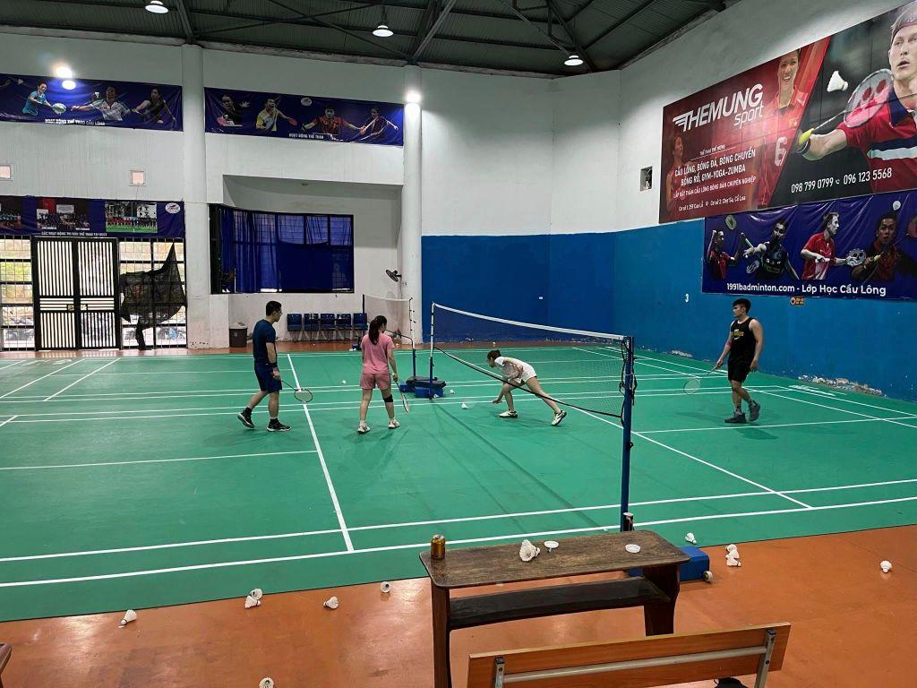 Sân Cầu Lông Trường Cao đẳng Thương Mại Du Lịch