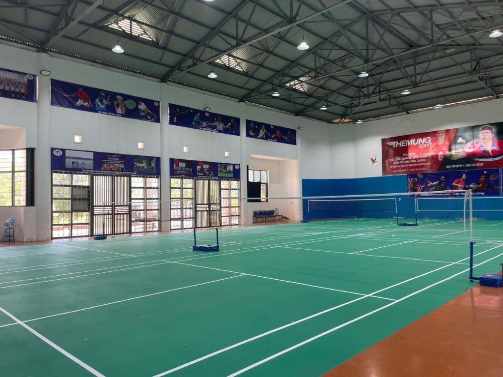 Sân Cầu Lông Trường Cao đẳng Thương Mại Du Lịch