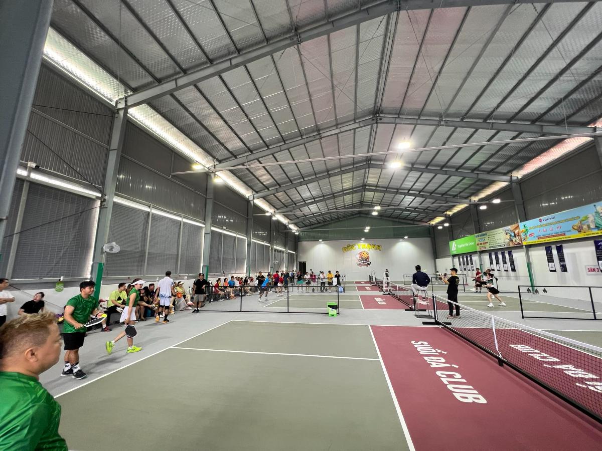 Sân Pickleball & Cầu Lông Suối Đá