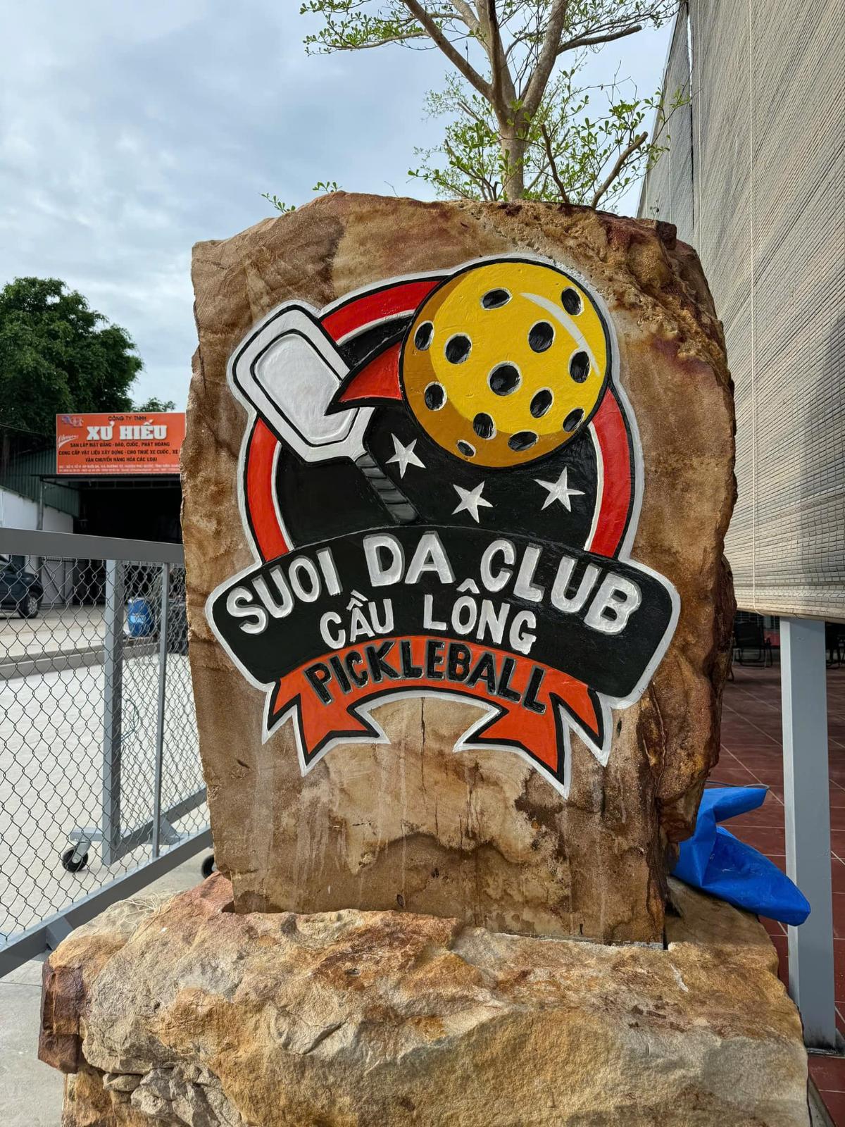 Sân Pickleball & Cầu Lông Suối Đá