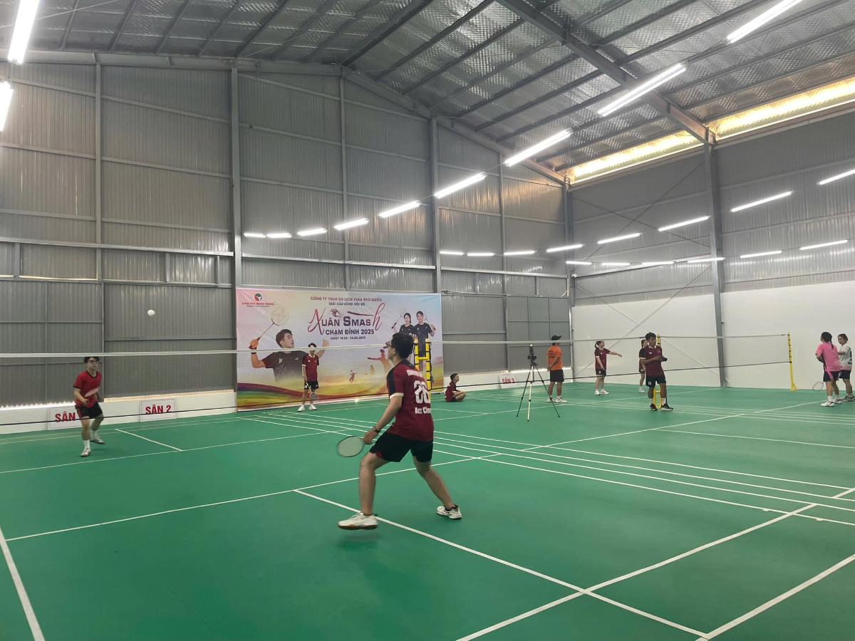 Sân Pickleball & Cầu Lông Suối Đá