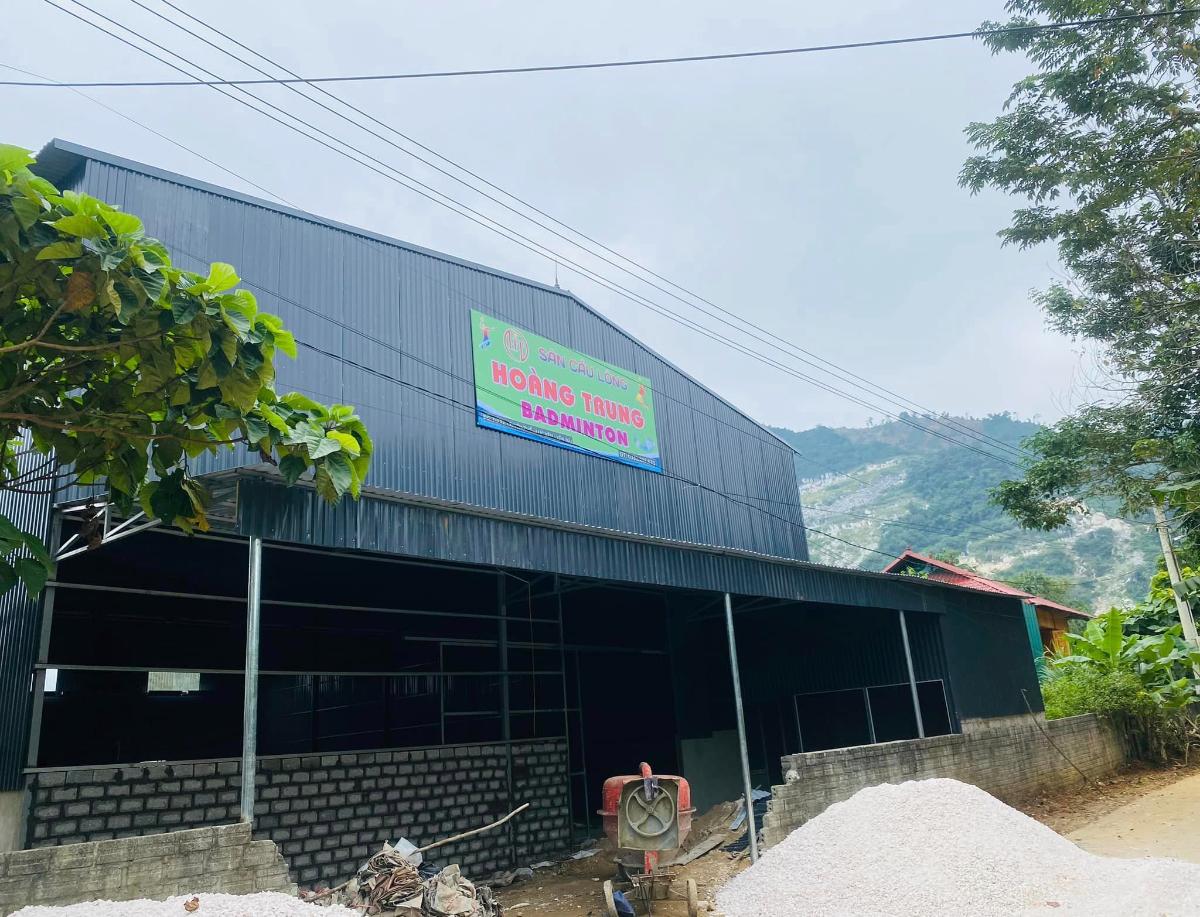 Sân Cầu Lông Hoàng Trung Badminton