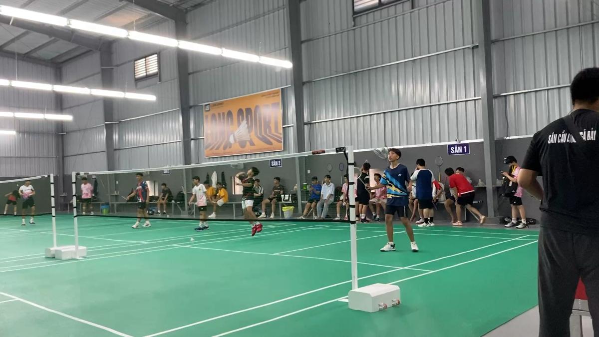 Sân cầu lông Ngã Bảy