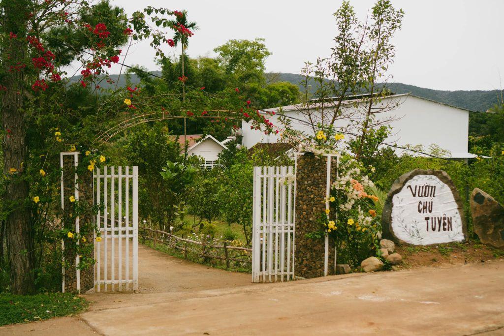 Sân Cầu Lông Vườn Chú Tuyên
